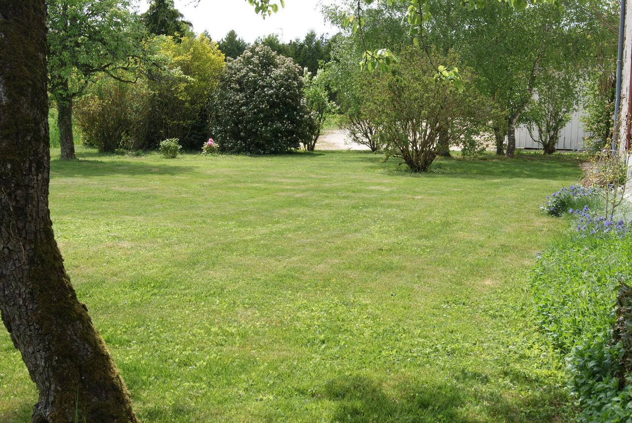 Le Lac Aux Fees Henrichemont Exterior foto