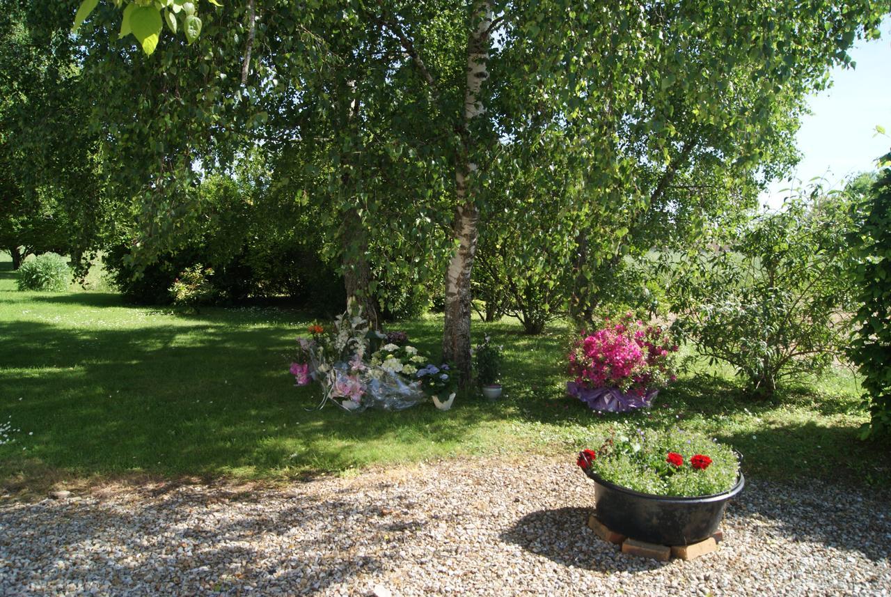 Le Lac Aux Fees Henrichemont Exterior foto